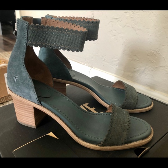 New Frye Brielle Scallop Back Zip Heels - Picture 2 of 5
